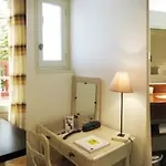 Restaurant & La Maison Oppoca מלון