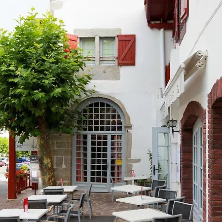 Hotel Restaurant & La Maison Oppoca Aïnhoa