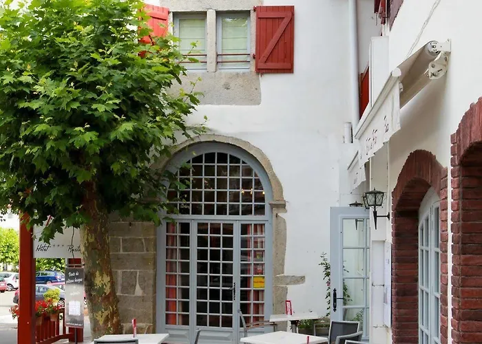 Hotel Restaurant & La Maison Oppoca Aïnhoa